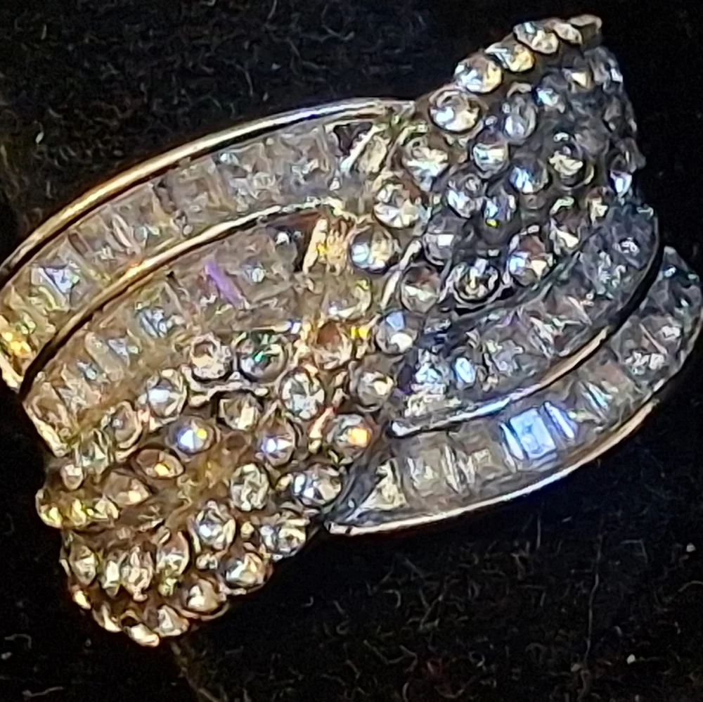 Elegant Silvertone Ring With Princess Square And Round Faux Diamonds 10 1/2